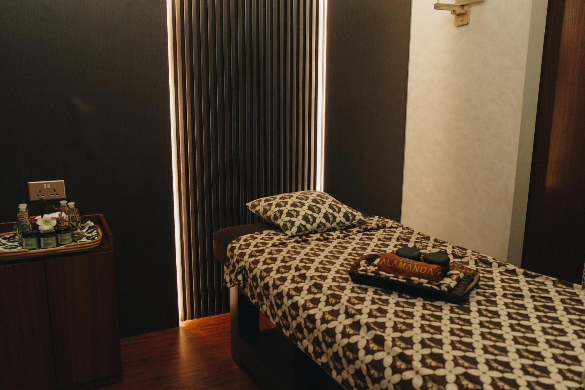 Batam Harbour Boutique Hotel & Spa Nagoya Esterno foto